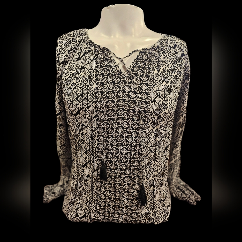 Women's Size Small Faded Glory Black and White Long Sleeve‎ Light Weight Top